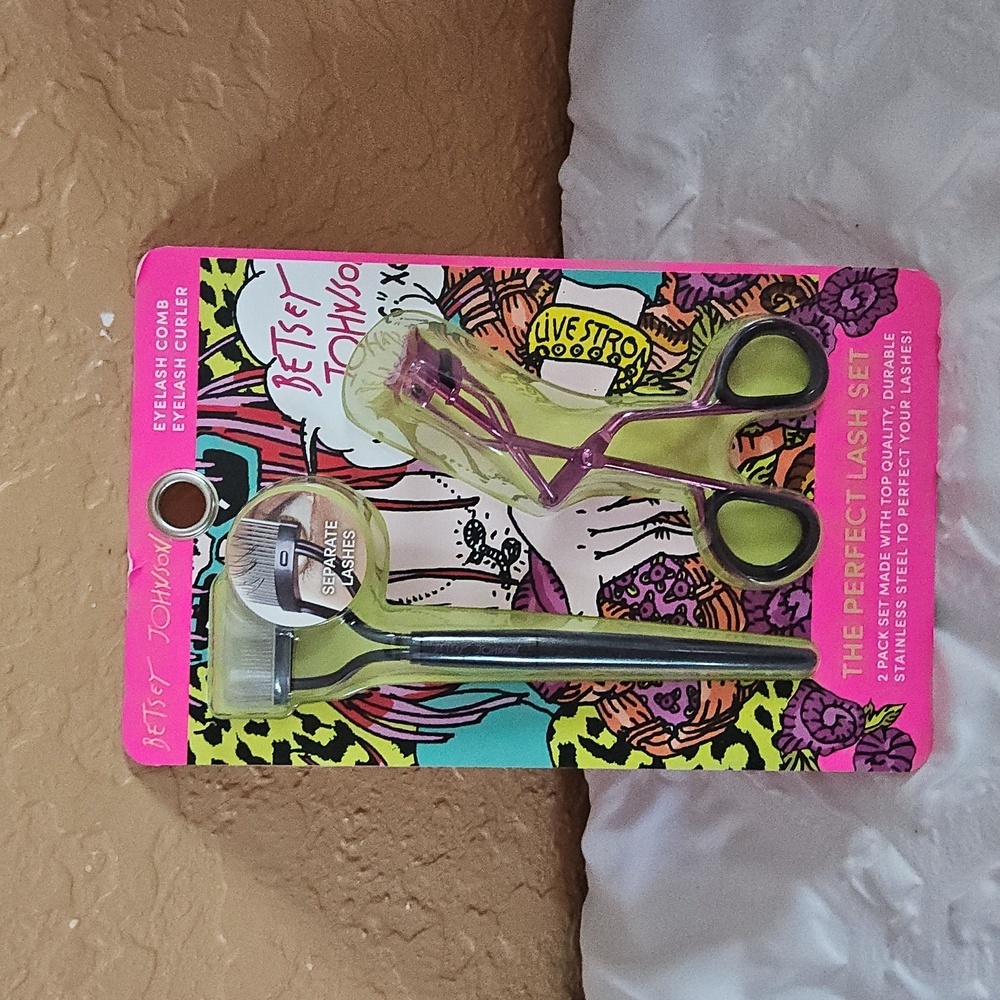 BETSEY JOHNSON EYELASH COMBO